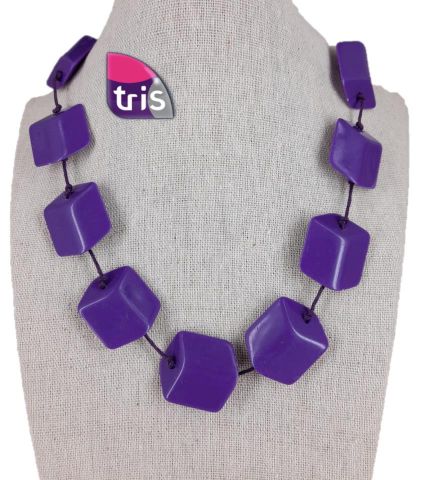 COLLAR CUBOS ACRILYC CORTO LILA