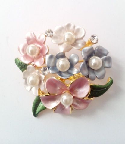 BROCHE FLORES ESMAL. PERLA Y CRISTAL