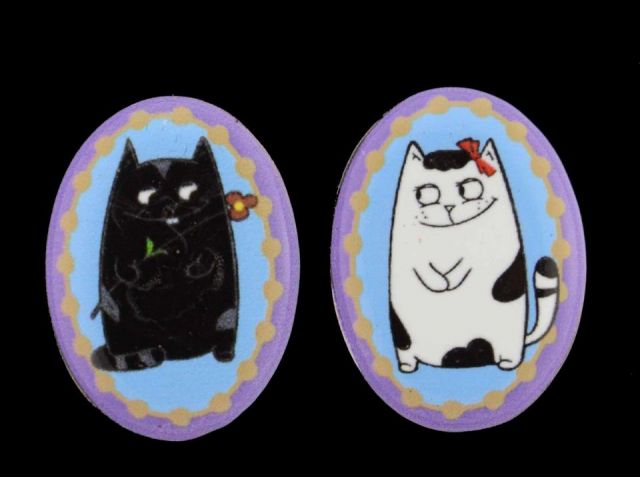 PENDIENTES ESMALTE GATOS B/N