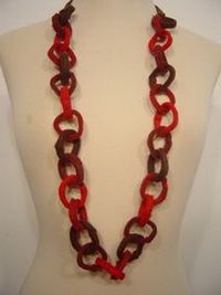 COLLAR CADENAS FIELTRO ROJO